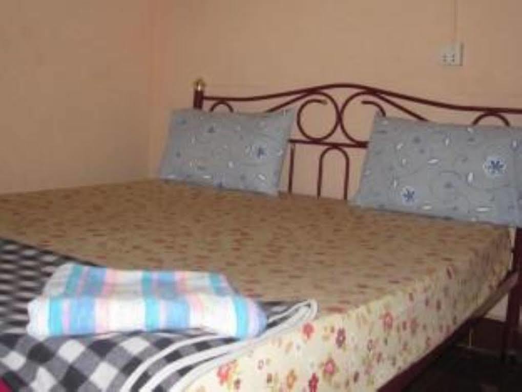 Pich Guesthouse Пном Пен Екстериор снимка