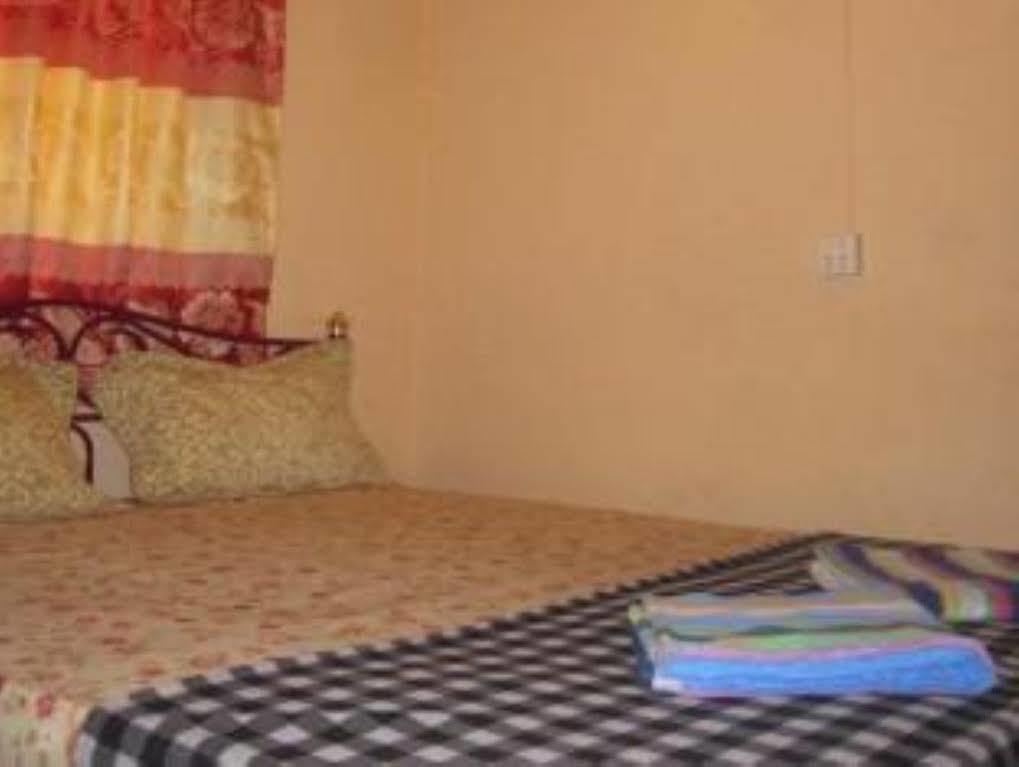 Pich Guesthouse Пном Пен Екстериор снимка
