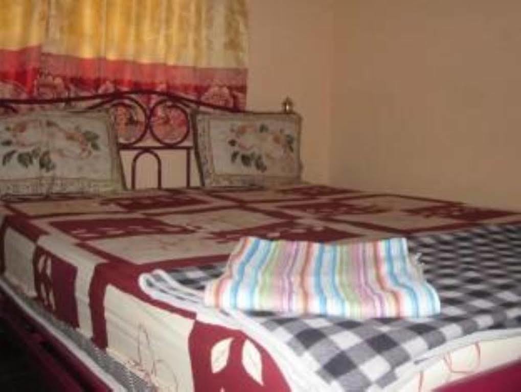 Pich Guesthouse Пном Пен Екстериор снимка