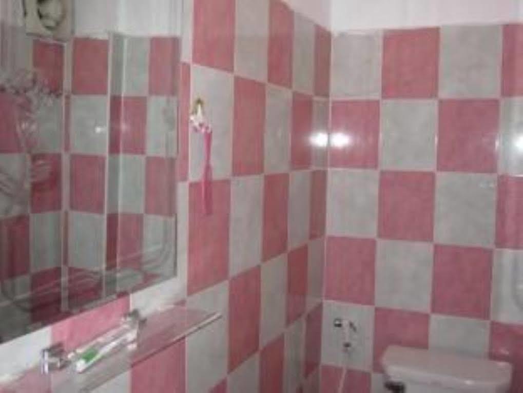 Pich Guesthouse Пном Пен Екстериор снимка