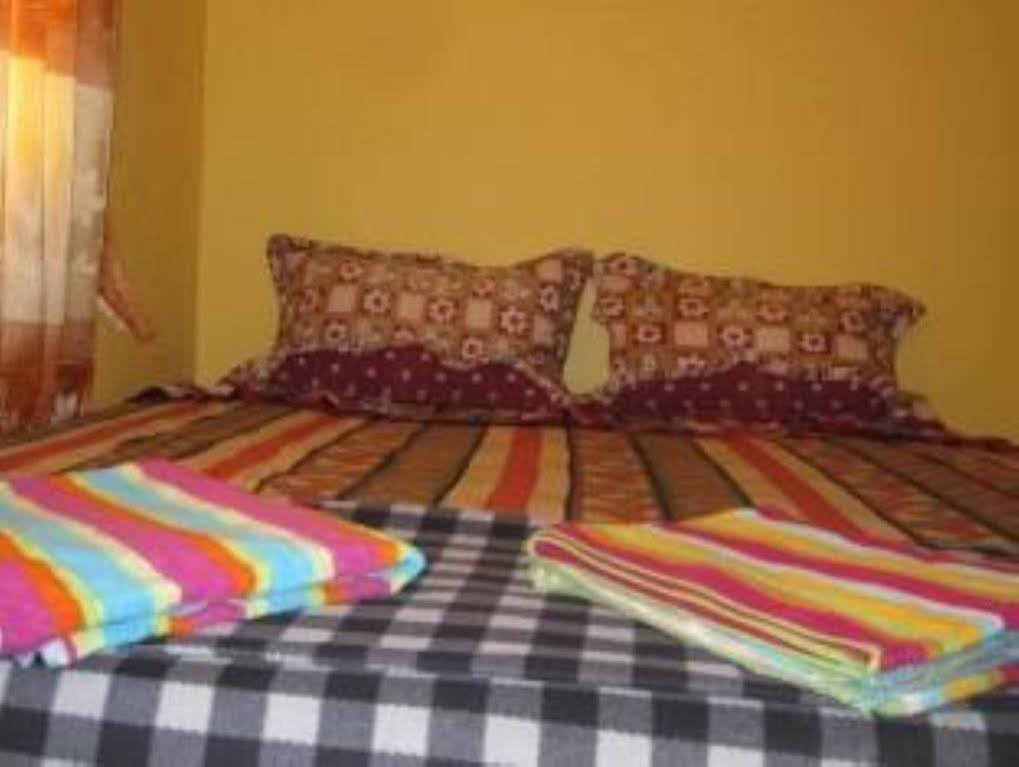 Pich Guesthouse Пном Пен Екстериор снимка