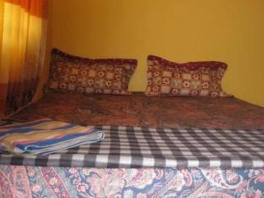 Pich Guesthouse Пном Пен Екстериор снимка